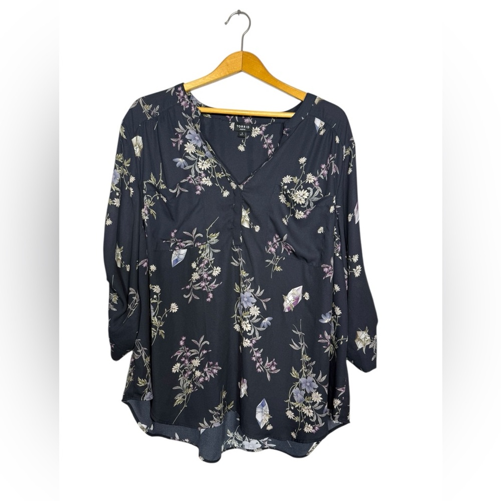 Torrid Women’s Plus Size Floral Blouses Bundle Lot Size 3XL - Picture 3 of 7